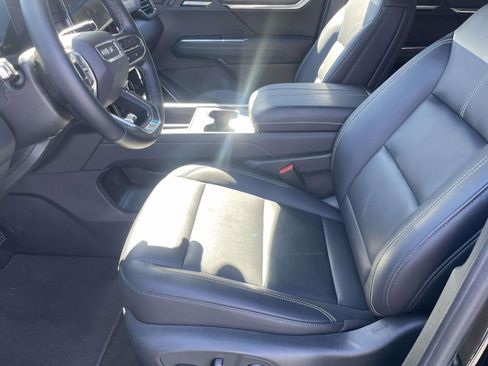 Used 2024 GMC Acadia Elevation image 12