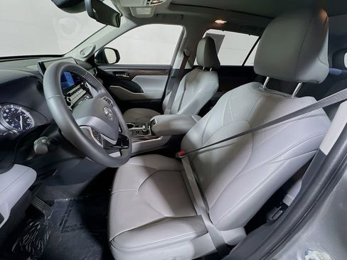 Used 2022 Toyota Highlander Platinum AWD/4WD image 19