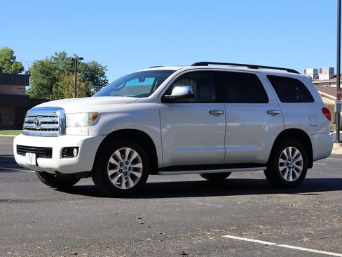 Used 2014 Toyota Sequoia Platinum RWD image 11
