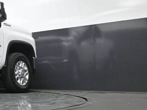 Used 2024 Chevrolet Silverado 2500 LT AWD/4WD image 39