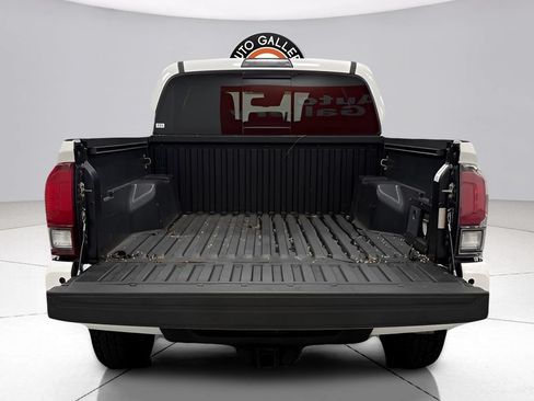 Used 2019 Toyota Tacoma TRD Off-Road w/ Technology Package RWD image 9