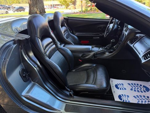 Used 2004 Chevrolet Corvette Convertible w/ Preferred Equipment Group image 59