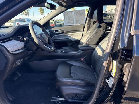 Certified 2025 Jeep Compass Latitude w/ Convenience Group image 13