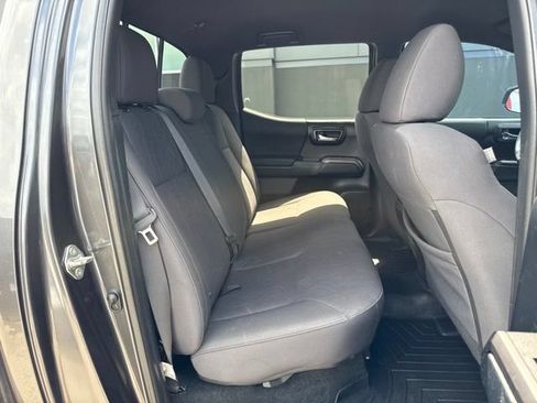 Used 2018 Toyota Tacoma TRD Off-Road w/ Technology Package AWD/4WD image 11