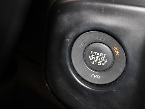 Used 2023 Jeep Gladiator Mojave AWD/4WD image 35