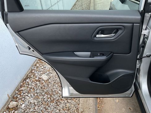 Used 2025 Nissan Rogue SV image 19