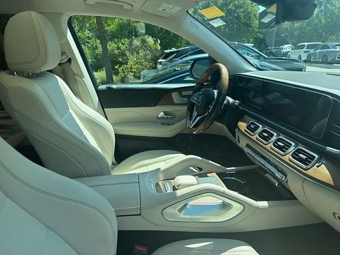 Used 2022 Mercedes-Benz GLS 450 4MATIC image 8