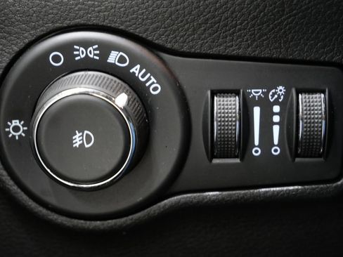 Used 2022 Jeep Compass Limited w/ Sun and Sound Group AWD/4WD image 15