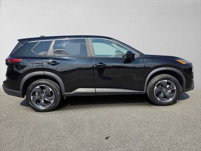 Used 2025 Nissan Rogue SV AWD/4WD image 2