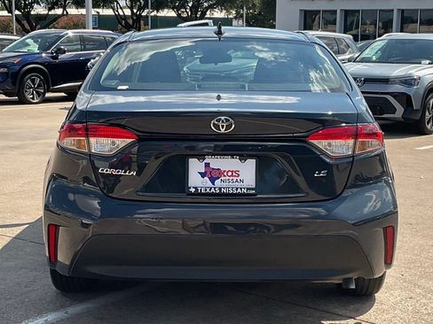 Used 2025 Toyota Corolla LE FWD image 5