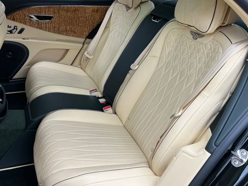 Used 2022 Bentley Flying Spur V8 image 17