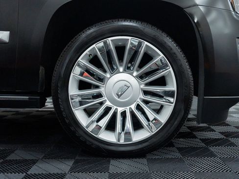 Used 2016 Cadillac Escalade ESV Platinum AWD/4WD image 17