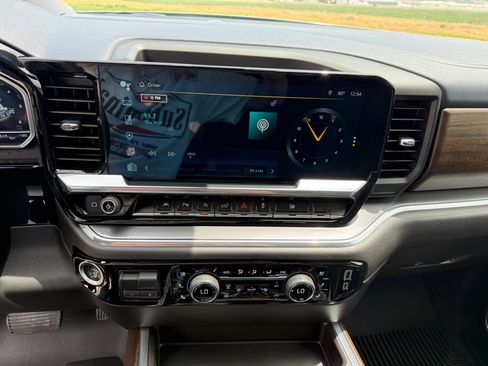 Used 2023 Chevrolet Silverado 1500 High Country w/ Technology Package AWD/4WD image 21