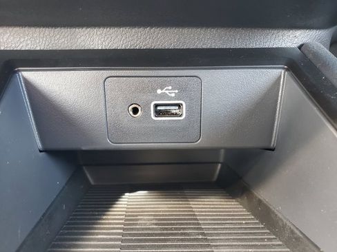 New 2025 Nissan Kicks S image 17