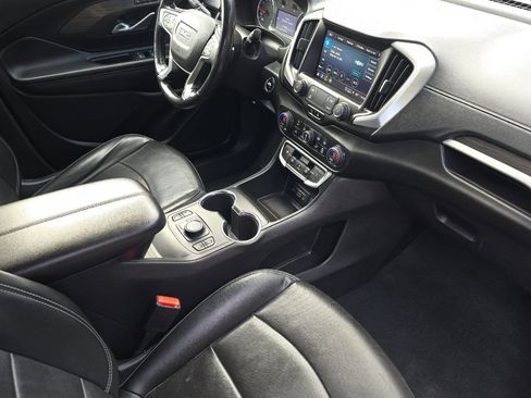 Used 2022 GMC Terrain SLT image 16