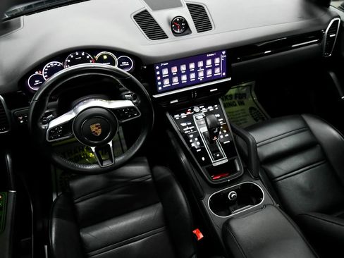 Used 2022 Porsche Cayenne AWD/4WD image 12