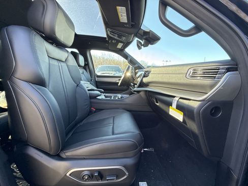 New 2026 Jeep Grand Wagoneer L w/ Premium Group I image 28