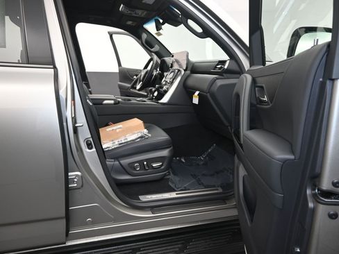 New 2026 Lexus LX 600 4WD w/ Luxury Package image 12