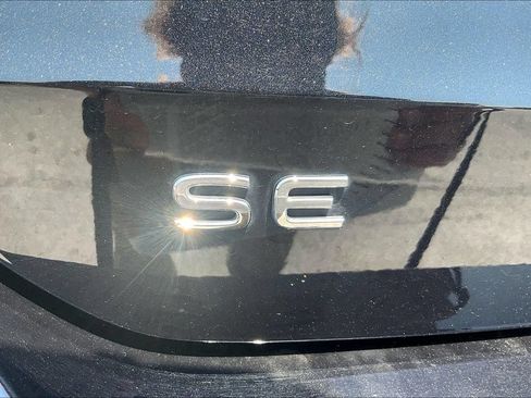 Used 2022 Volkswagen Taos SE FWD image 23