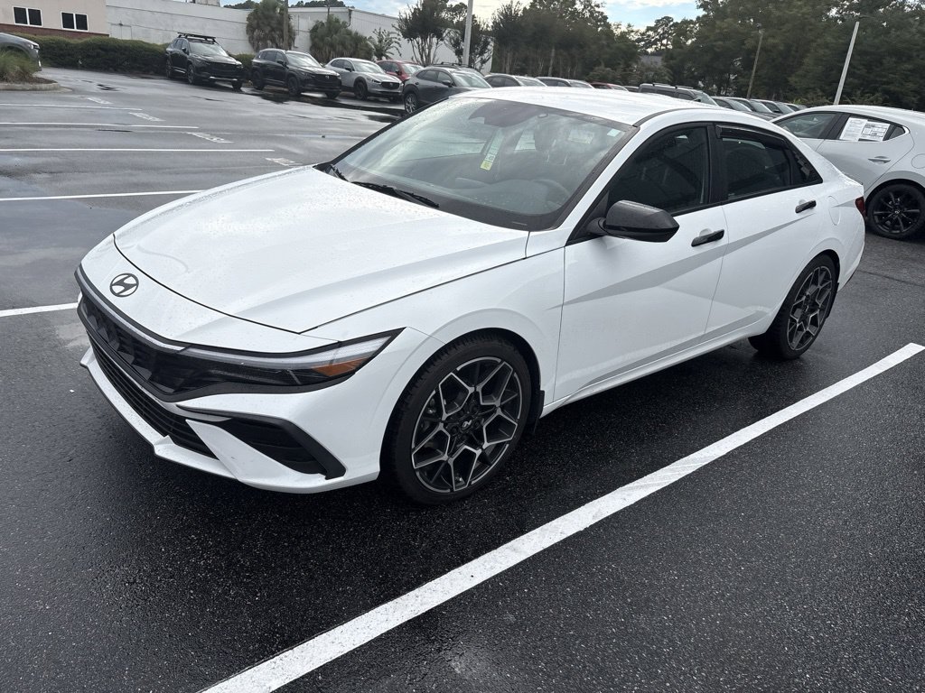 Used 2025 Hyundai Elantra SEL FWD image 4