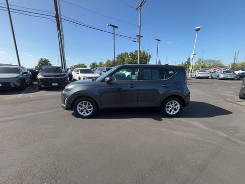 Used 2025 Kia Soul LX w/ LX Technology Package FWD image 8