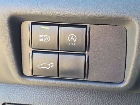 Used 2023 Toyota Highlander XLE FWD image 26