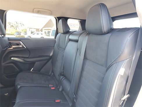 Used 2024 Mitsubishi Outlander SE image 10