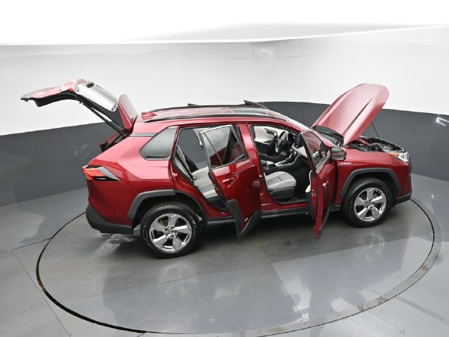 Used 2021 Toyota RAV4 XLE Premium AWD/4WD image 43