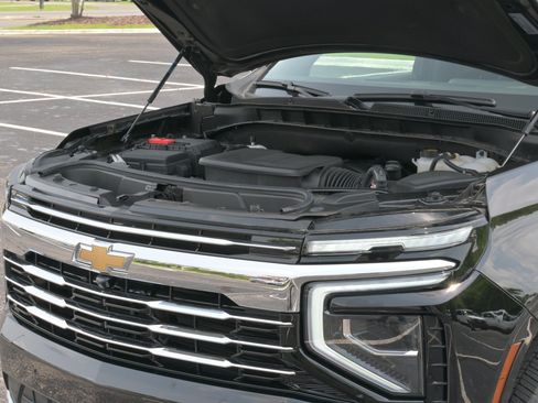 Used 2025 Chevrolet Tahoe LT RWD image 8