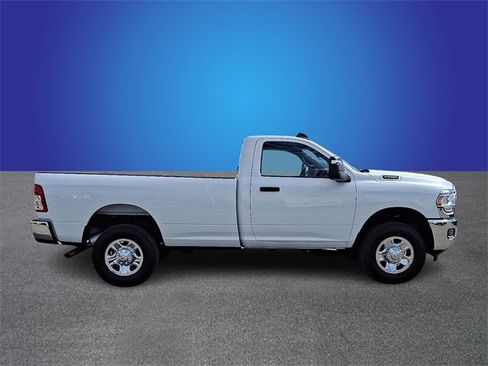 Used 2024 RAM 2500 Tradesman w/ Chrome Appearance Group image 4