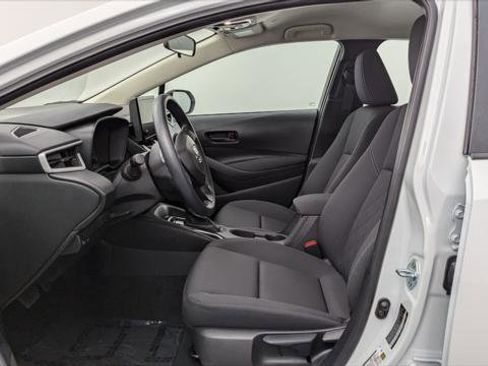Used 2025 Toyota Corolla LE image 13