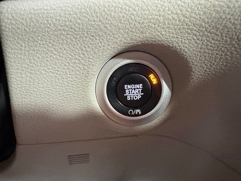 Used 2022 Chrysler Pacifica Touring-L FWD image 27