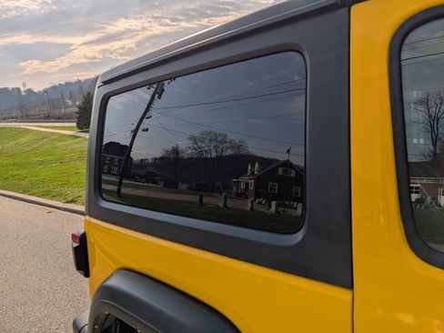 Used 2021 Jeep Wrangler Sport image 31