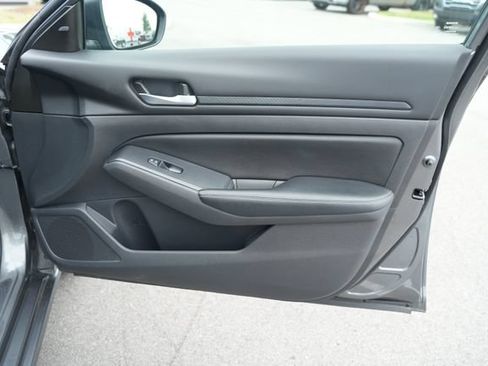 Used 2025 Nissan Altima 2.5 SV FWD image 21
