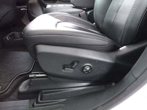 New 2026 Chrysler Pacifica Select image 11