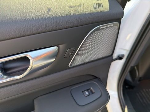 Certified 2025 Volvo V60 B5 Cross Country Ultra w/ Protection Package Premier image 9