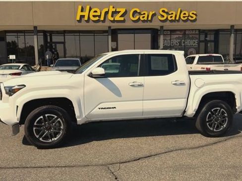 Used 2025 Toyota Tacoma TRD Sport AWD/4WD image 5