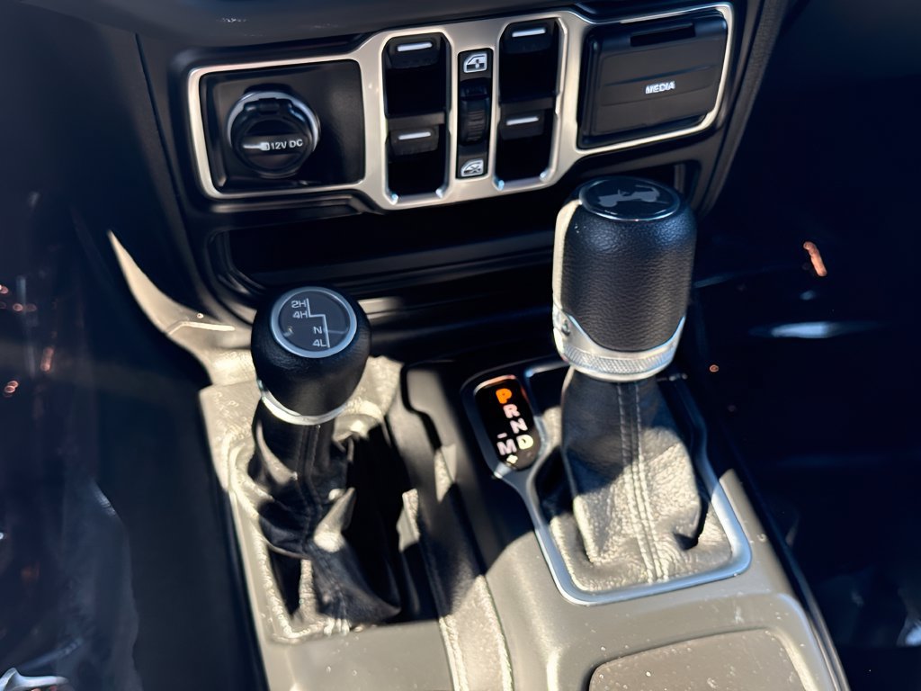 Used 2026 Jeep Wrangler Unlimited Sahara AWD/4WD image 18