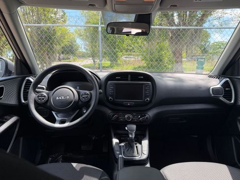 Used 2025 Kia Soul LX w/ LX Technology Package FWD image 31