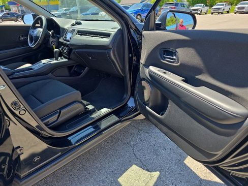 Used 2019 Honda HR-V LX image 39