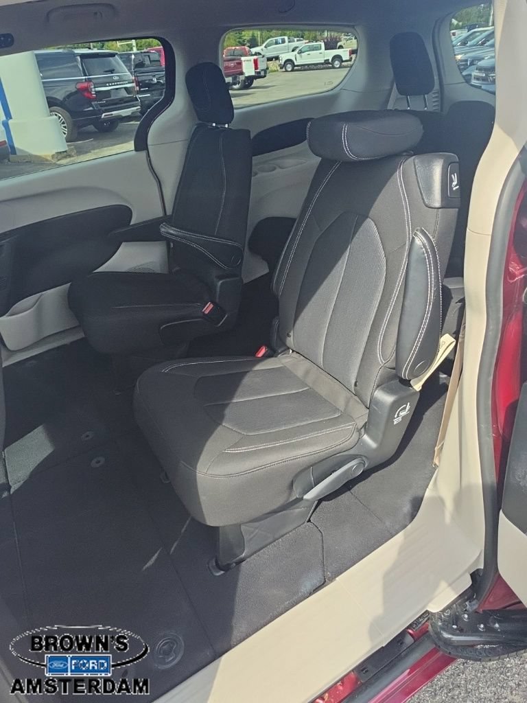 Used 2022 Chrysler Voyager LX FWD image 13