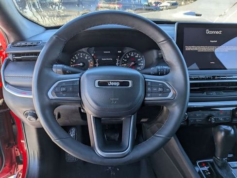 Used 2023 Jeep Compass Limited image 17