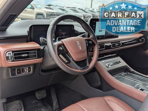 Used 2025 Lincoln Aviator Reserve AWD/4WD image 4
