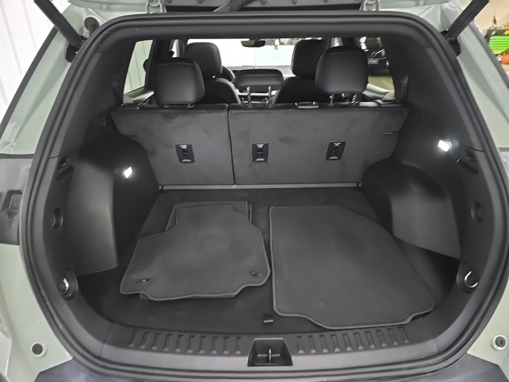 Used 2025 Chevrolet Equinox ACTIV w/ Safety and Technology Package AWD/4WD image 12