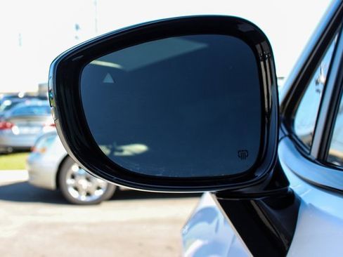 Used 2023 Chrysler Pacifica Limited w/ S Appearance Package image 8