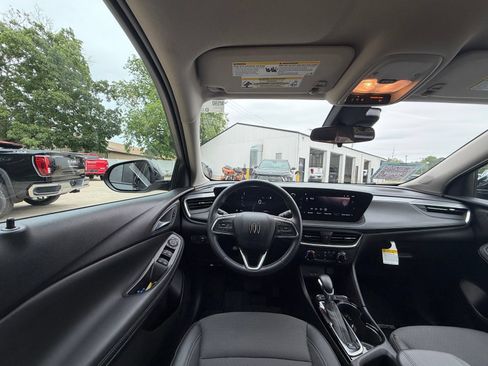 Used 2024 Buick Encore GX Preferred FWD image 2
