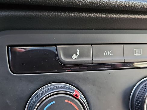 Certified 2022 Volkswagen Taos SE w/ Panoramic Sunroof Package image 20