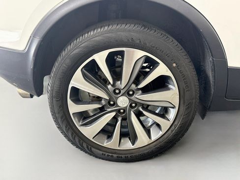 Used 2019 Buick Encore Essence FWD image 33