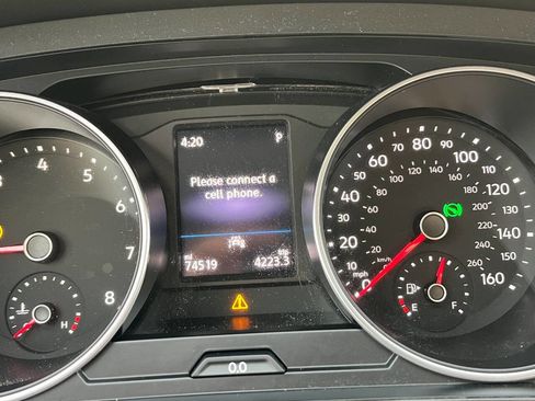 Used 2020 Volkswagen Tiguan S image 15