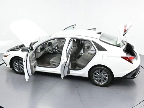 Used 2024 Hyundai Elantra SEL FWD image 39